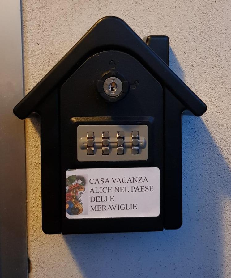 Alice Nel Paese Delle Meraviglie Sulbiate Exterior photo